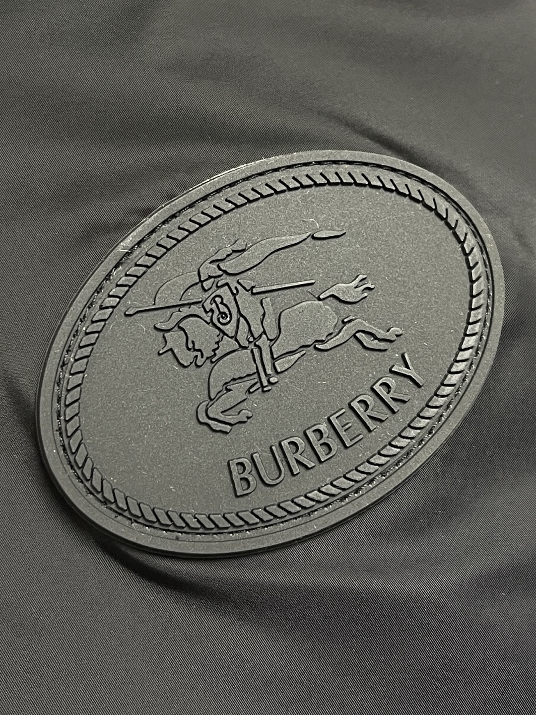 🛒🛒Burberry 2025Fw新款格纹尼龙立领防晒外套，融入 Burberry 格纹饰带和B 字型拉