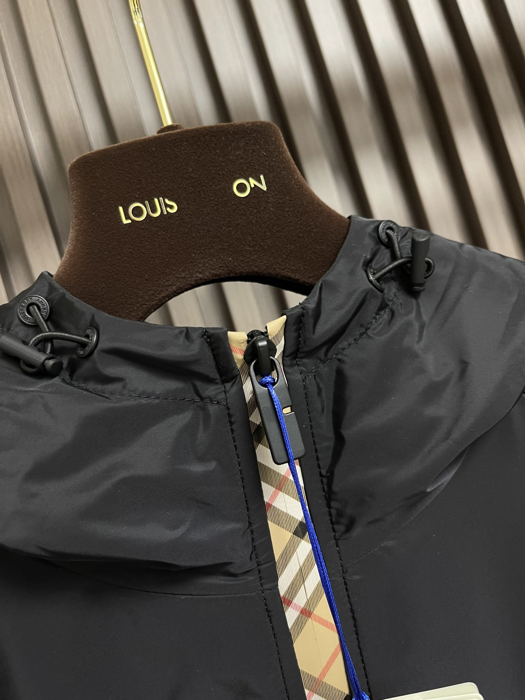 🛒🛒Burberry 2025Fw新款格纹尼龙立领防晒外套，融入 Burberry 格纹饰带和B 字型拉