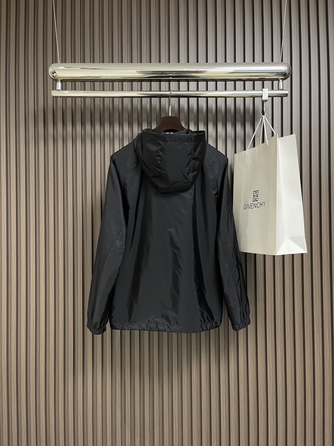 🛒🛒Burberry 2025Fw新款格纹尼龙立领防晒外套，融入 Burberry 格纹饰带和B 字型拉