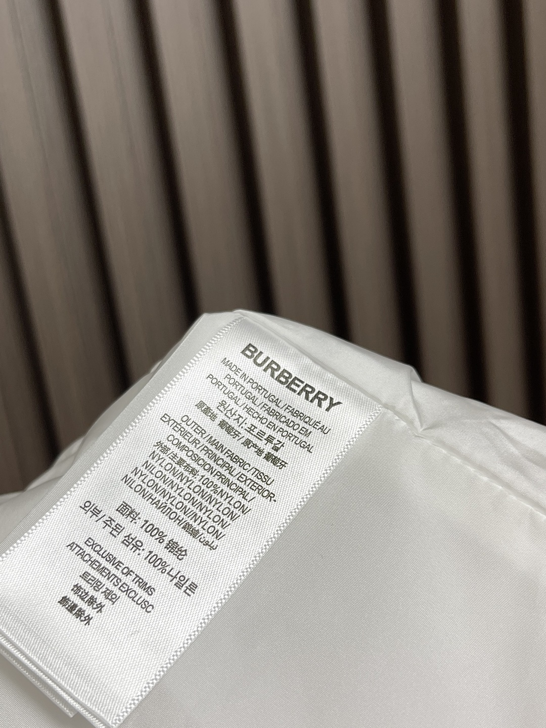 🛒🛒Burberry 2025Fw新款格纹尼龙立领防晒外套，融入 Burberry 格纹饰带和B 字型拉