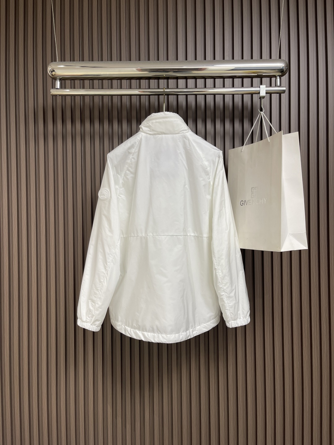 🛒🛒Burberry 2025Fw新款格纹尼龙立领防晒外套，融入 Burberry 格纹饰带和B 字型拉