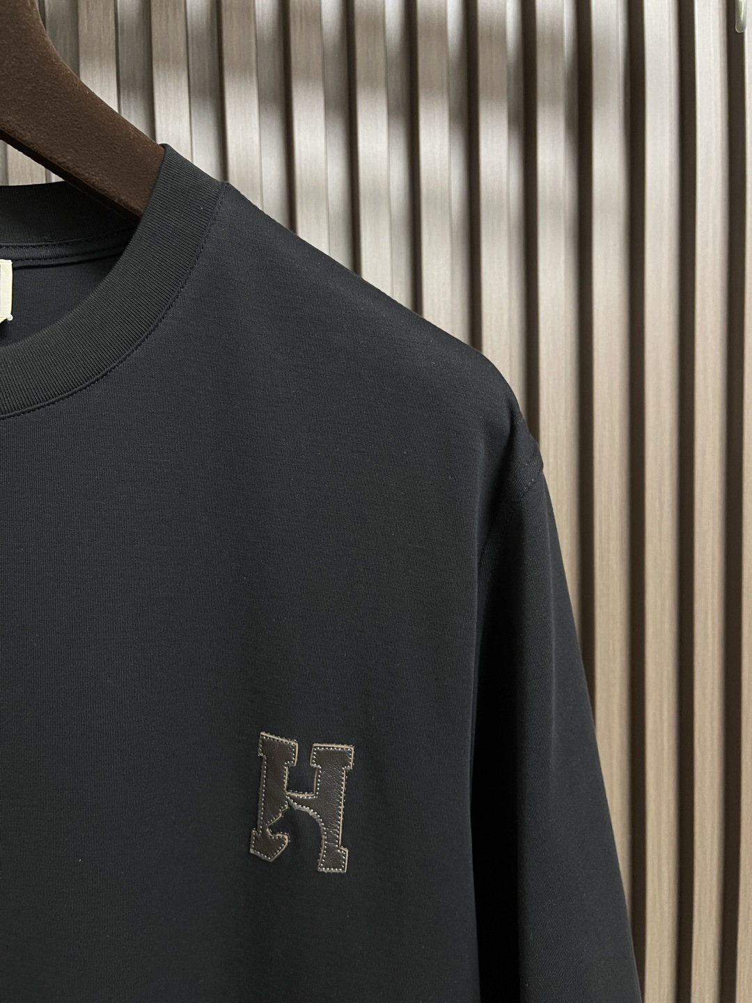 Hermes Women's Black Cotton Short Sleeve T-Shirt with H Cheval Detail 5 cmp i1755690285355 2541 0 3