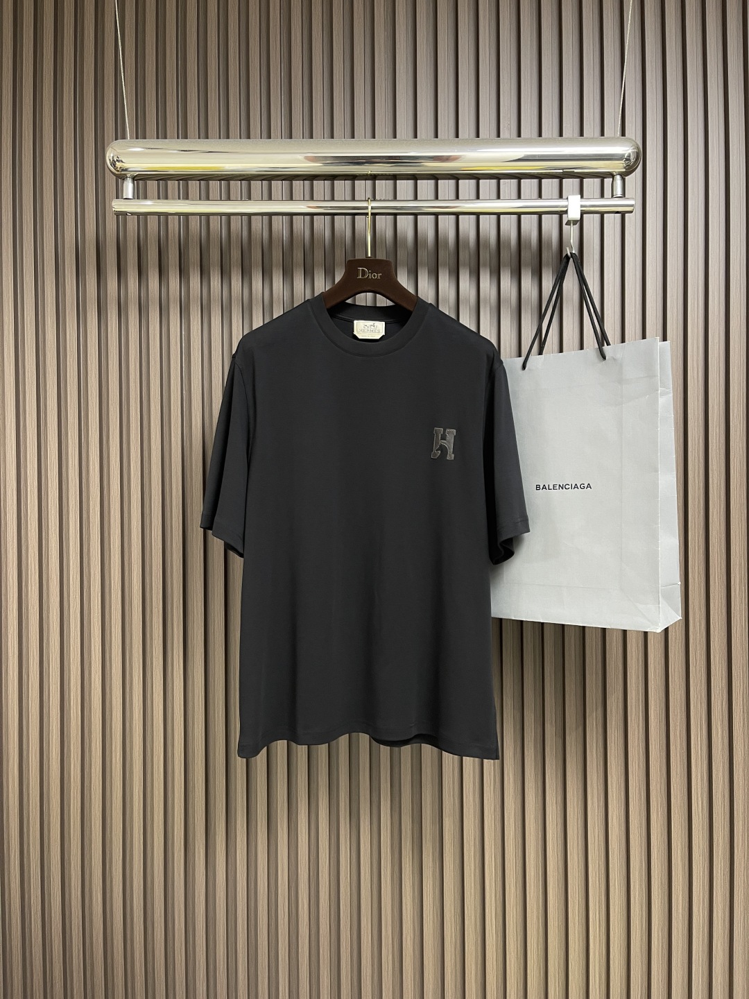 Hermes Women's Black Cotton Short Sleeve T-Shirt with H Cheval Detail 2 cmp i1755690285500 8792 0 0