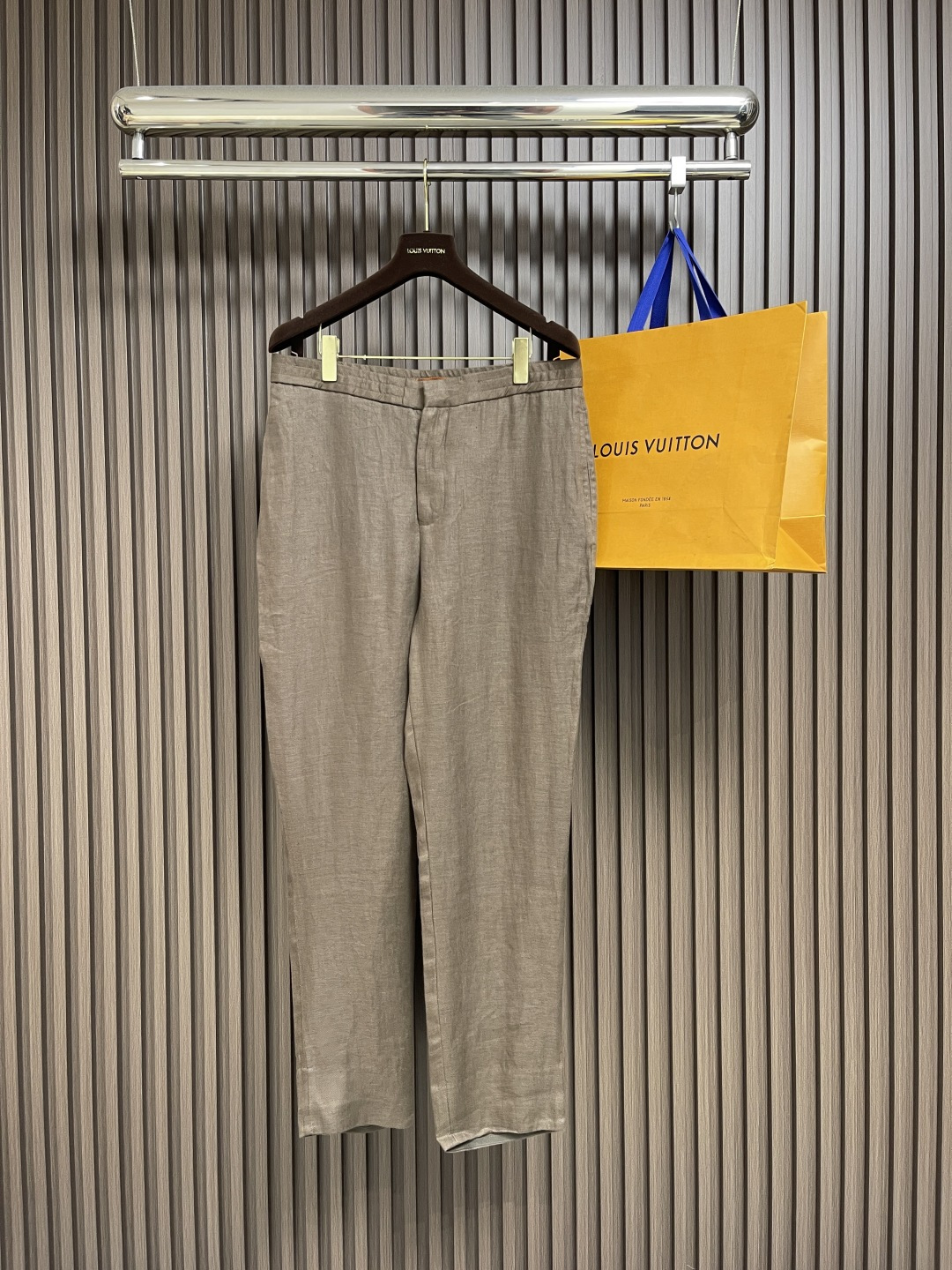 NO:514137,Zegna's new classic versatile cotton and linen casual pants, with comfortable fabric. It is made of imported cotton and linen fabrics and a clean version, highlighting elegant temperament, excellent comfort, and high-quality style. After wearing it, you will feel that it is the most comfortable casual pants in the wardrobe. A must-have for men, fashionable and simple Size 48-54,,alexander wang19860909Zegna 新款经典百搭棉麻休闲裤,面料舒适.釆用进口棉麻面料,净版打造,凸显优雅气质,舒适度极好,优质版型,穿上后你会觉得它是衣柜里最舒适的休闲裤,男士必备款时尚简约 尺码48-54,,alexander wang,Men's clothing