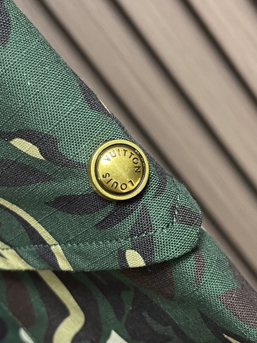 🛒🛒LV 2025FW早秋新品风琴袋迷彩工装长裤，本款都市工装裤为 LV Camo 图案含蓄融入Mono