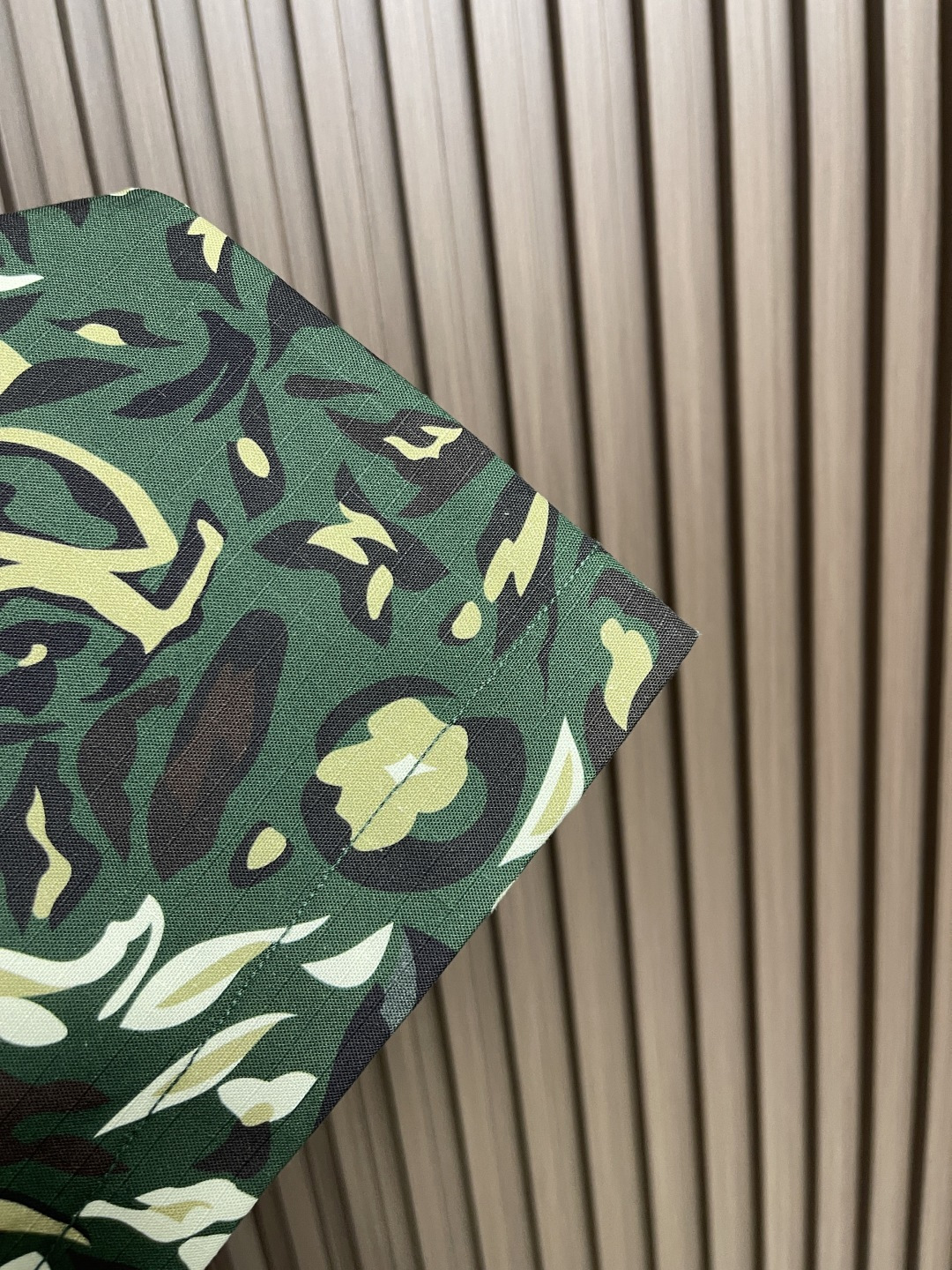 🛒🛒LV 2025FW早秋新品风琴袋迷彩工装长裤，本款都市工装裤为 LV Camo 图案含蓄融入Mono