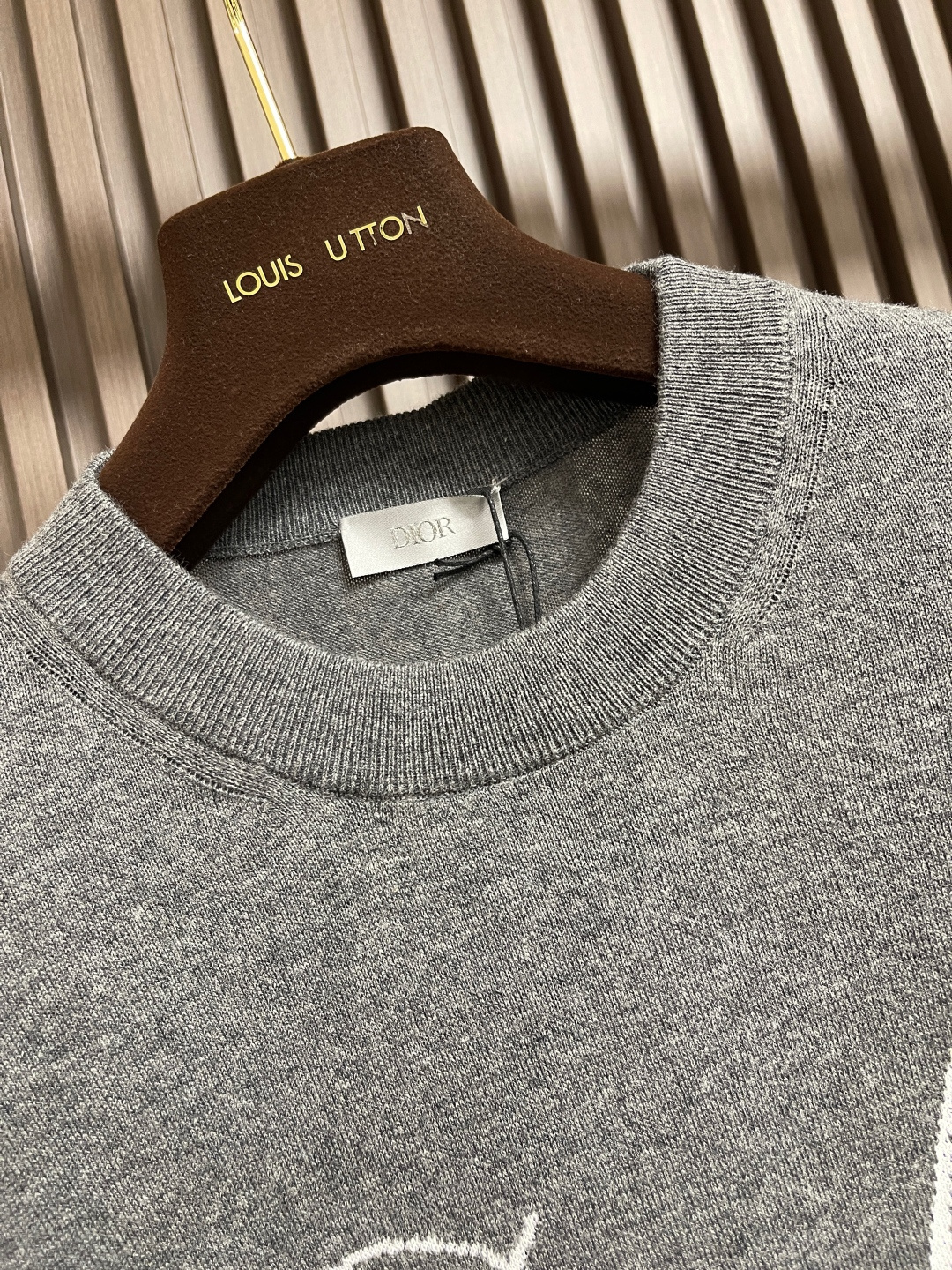 🛒🛒Dior 2025ss秋季新款针织短袖圆领t恤，是二零二五冬季系列新品，饰以灵感源自 Dior档案的