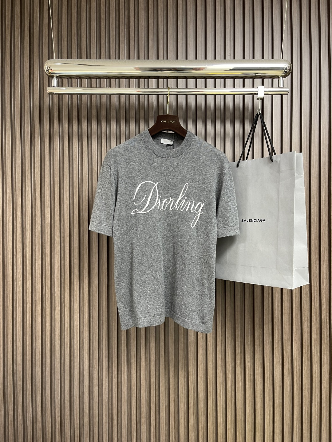 🛒🛒Dior 2025ss秋季新款针织短袖圆领t恤，是二零二五冬季系列新品，饰以灵感源自 Dior档案的