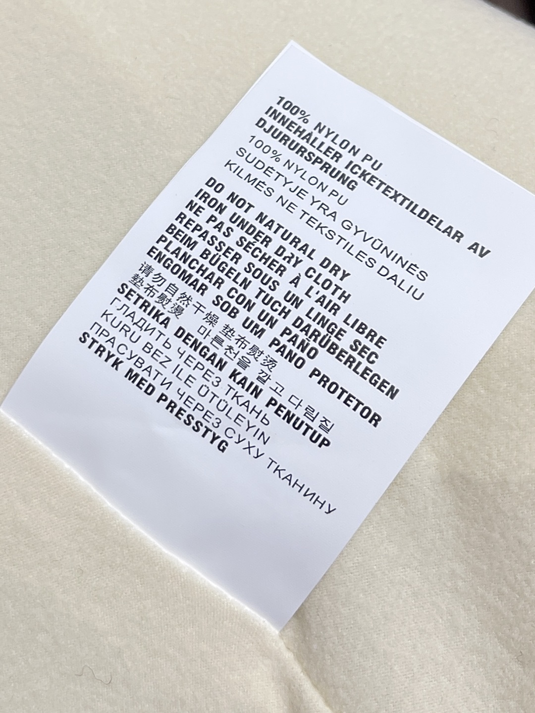 🛒🛒LV 2025ss秋季新款拼接连帽无袖马甲外套，定制五金，面料进口提花空气层棉，质感光泽垂感更强，品