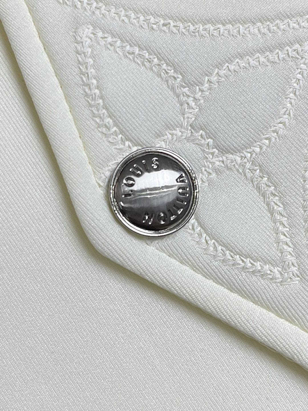 🛒🛒LV 2025ss秋季新款拼接连帽外套，定制五金，面料进口提花空气层棉，质感光泽垂感更强，品相高级，