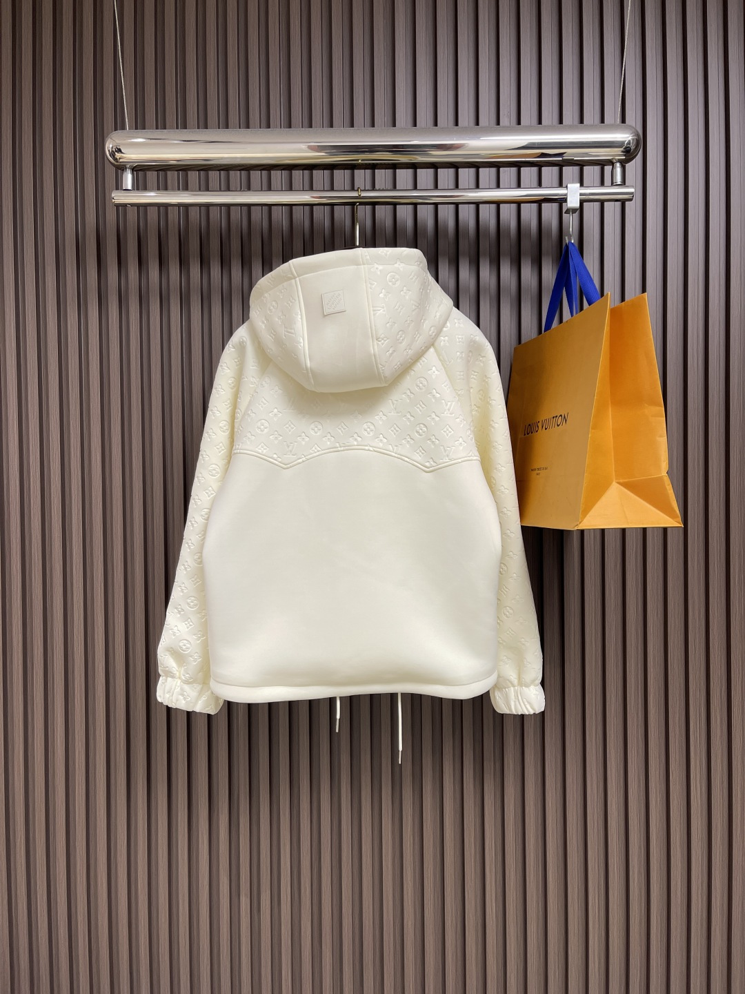 🛒🛒LV 2025ss秋季新款拼接连帽外套，定制五金，面料进口提花空气层棉，质感光泽垂感更强，品相高级，