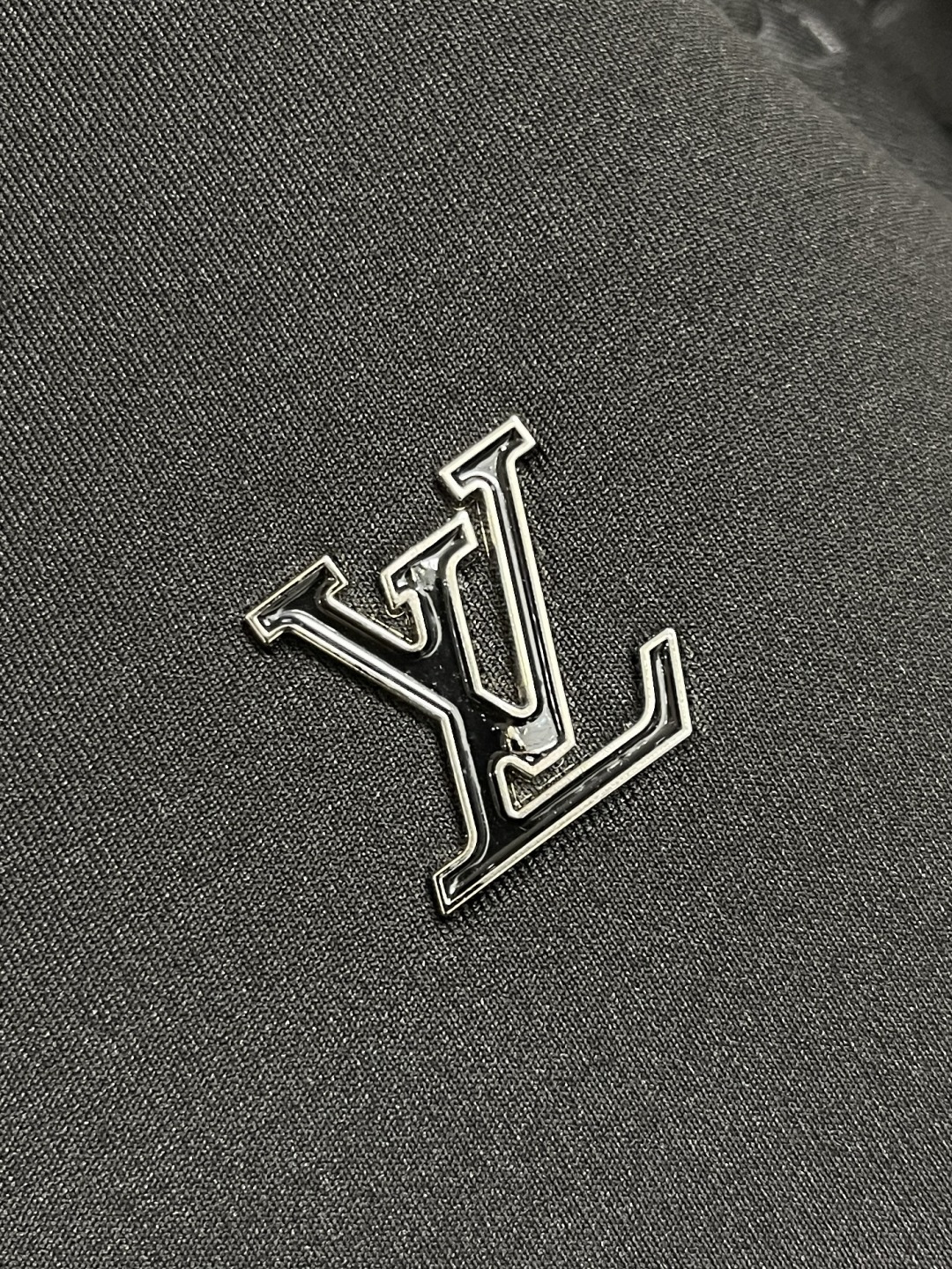 🛒🛒LV 2025ss秋季新款拼接连帽外套，定制五金，面料进口提花空气层棉，质感光泽垂感更强，品相高级，