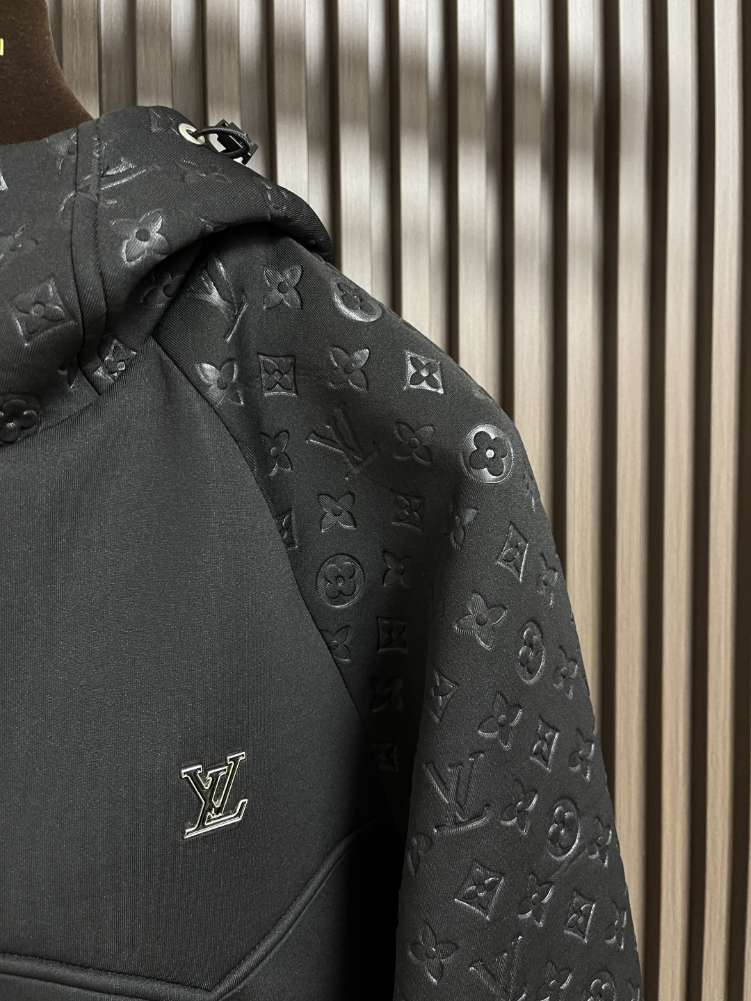 🛒🛒LV 2025ss秋季新款拼接连帽外套，定制五金，面料进口提花空气层棉，质感光泽垂感更强，品相高级，