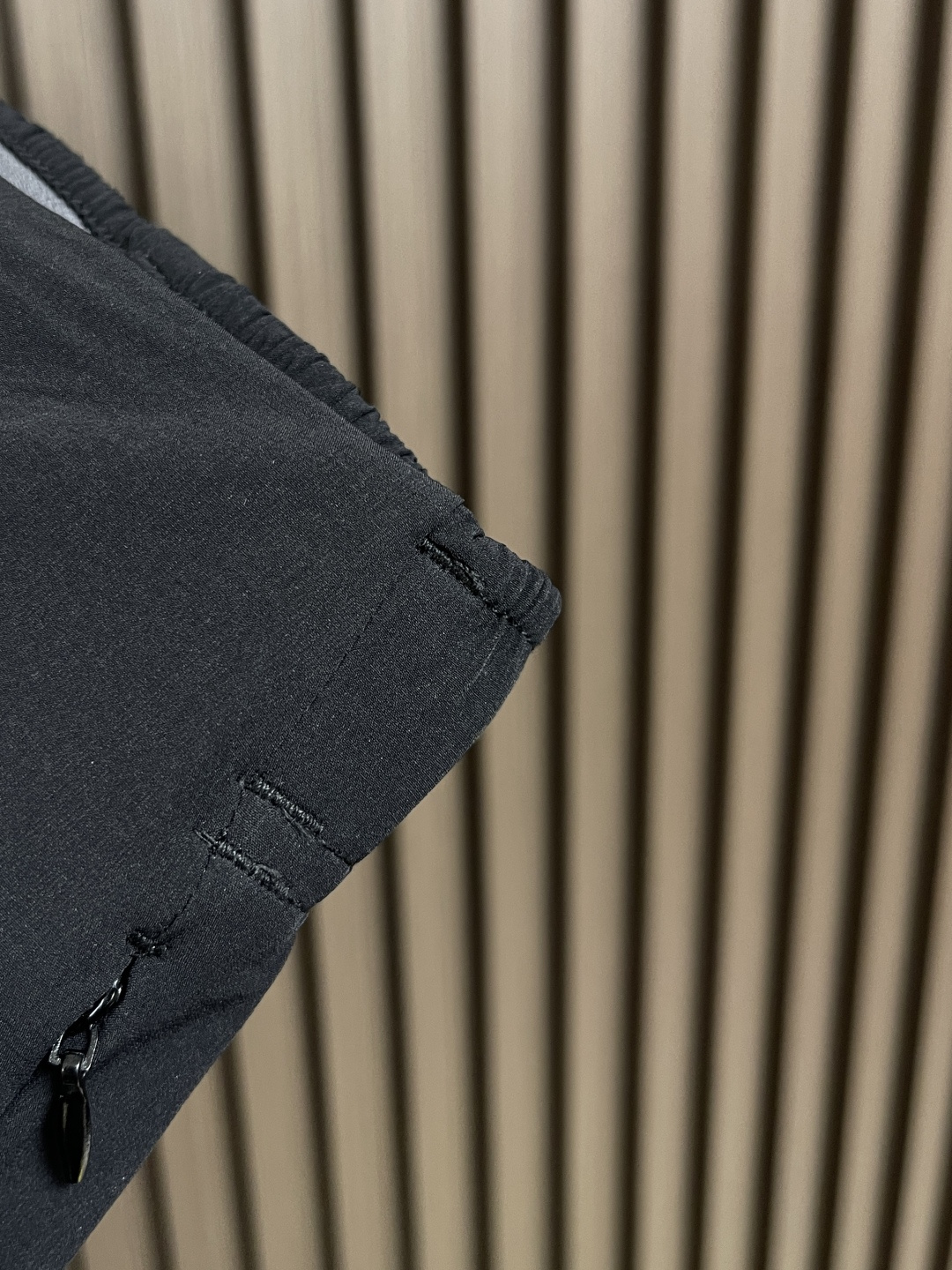 🛒🛒Y3 2025SS新品高街休闲裤，运动休闲裤精细打造！水洗工艺面料不易变形褪色！立体剪裁宽松版型挺阔