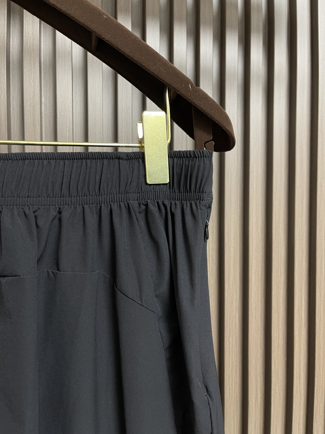🛒🛒Y3 2025SS新品高街休闲裤，运动休闲裤精细打造！水洗工艺面料不易变形褪色！立体剪裁宽松版型挺阔