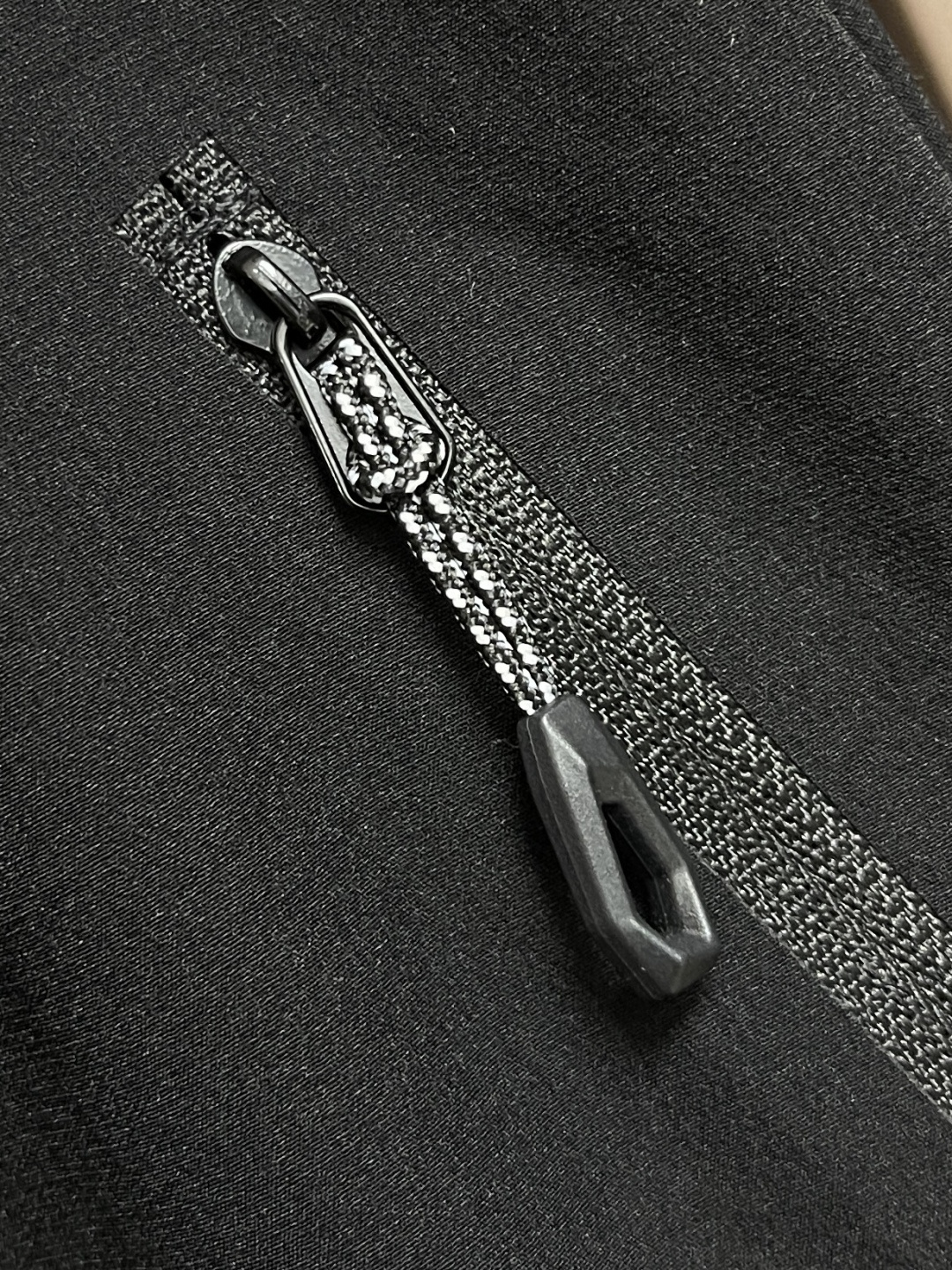 🛒🛒ARCTERYX 始祖鸟2025ss春夏新款休闲运动风格休闲裤，户外品牌可能大家第一想到的就是、给人