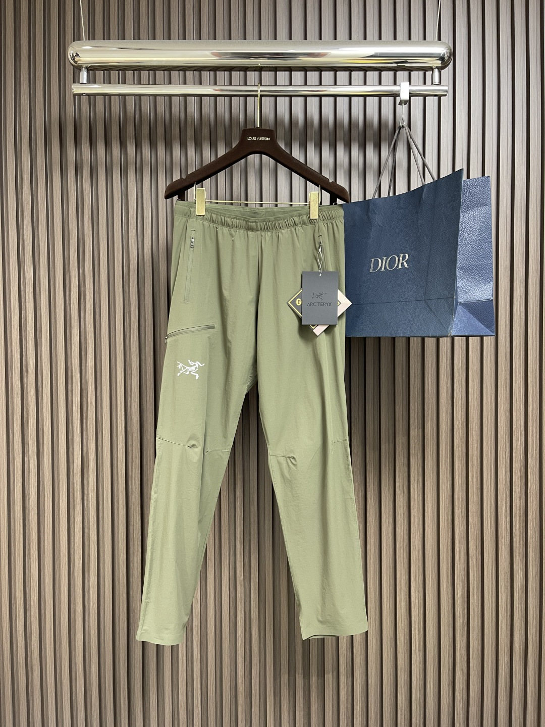 NO:514143,Aycteryx Archaeopteryx fw printed logo casual pants High-end 32s double yarn 380g customer-supplied fabric, heavyweight fabric Customized pull-up ribbed same cylinder and dyed, complete three standards, same style for men and women. Size M-3XL, arc'teryx, alexander wang19860909Aycteryx 始祖鸟 fw 印花logo休闲裤 高端32s双纱380克客供面料,重磅面料 定制拉架罗纹同缸同染 三标齐全 男女同款.尺码M-3XL,arc'teryx,alexander wang,Men's clothing