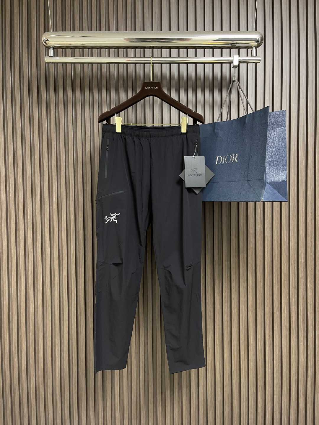 NO:513351,Aycteryx 2025fw printed logo casual pants High-end 32s double yarn 380g customer-supplied fabric, heavyweight fabric Customized pull-up ribbed same cylinder and dyed, complete three standards, same style for men and women. Size M-3XL, arc'teryx, alexander wang19860909Aycteryx 始祖鸟 2025fw 印花logo休闲裤 高端32s双纱380克客供面料,重磅面料 定制拉架罗纹同缸同染 三标齐全 男女同款.尺码M-3XL,arc'teryx,alexander wang,Men's clothing