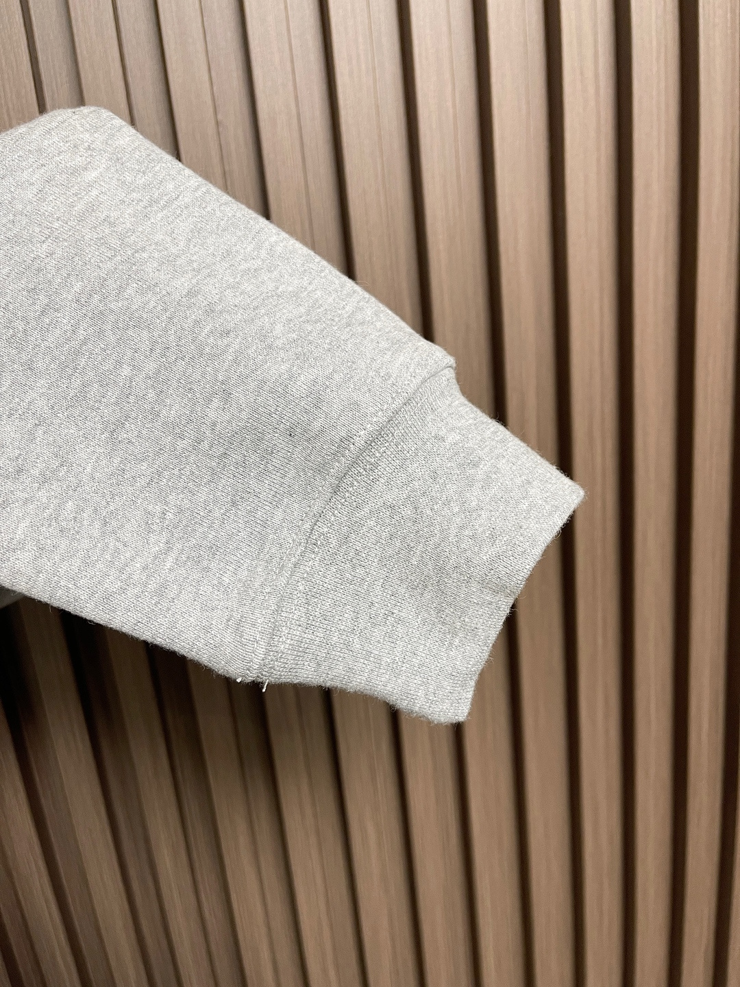 🛒🛒Loewe 拼接V领圆领卫衣，中克重回圈棉质卫衣面料，正面丝网印刷标志、常规版型、标准长度、拼接圆领