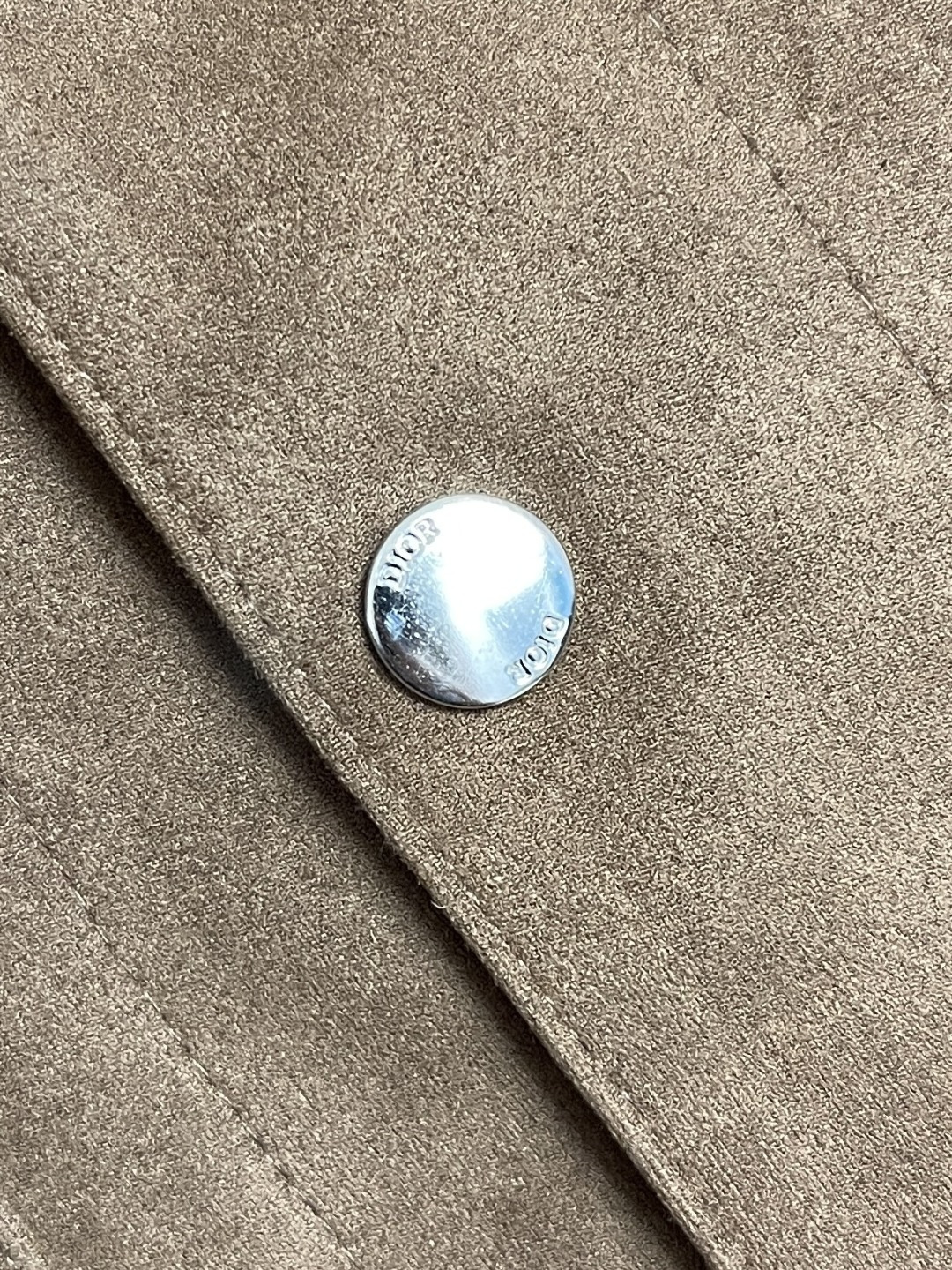 🛒🛒Dior 2025SS秋冬新款男士新款麂皮绒夹克外套，采用麂皮绒皮革精心制作，经典版型，凸显新意同时