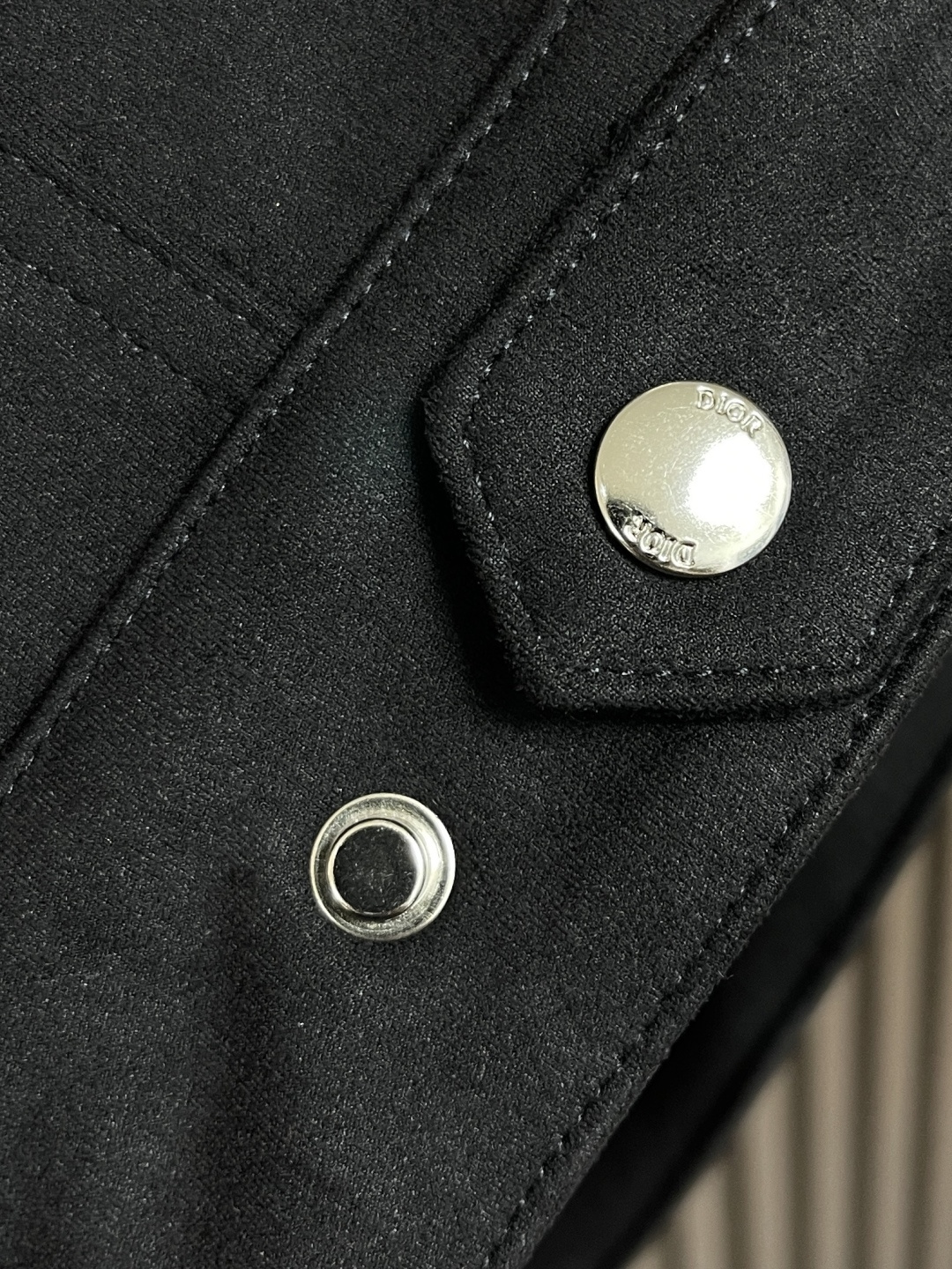 🛒🛒Dior 2025SS秋冬新款男士新款麂皮绒夹克外套，采用麂皮绒皮革精心制作，经典版型，凸显新意同时