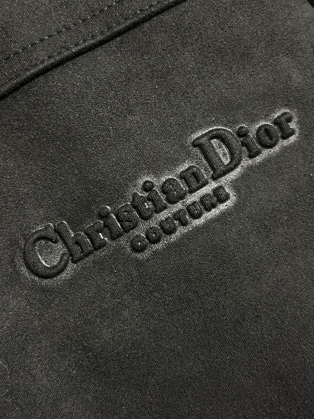 🛒🛒Dior 2025SS秋冬新款男士新款麂皮绒夹克外套，采用麂皮绒皮革精心制作，经典版型，凸显新意同时