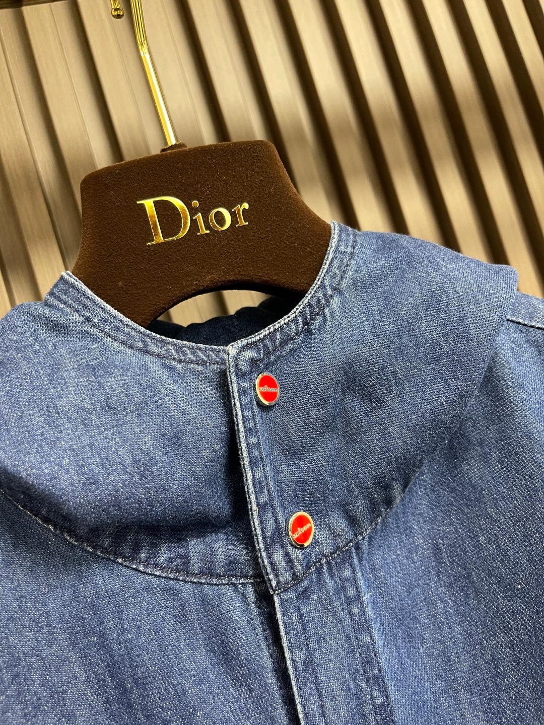 🛒🛒kiton 复古蓝休闲撞色纽扣连帽牛仔衬衣 一年四季可穿的百搭牛仔  合身略宽松版型 较为合体的穿着