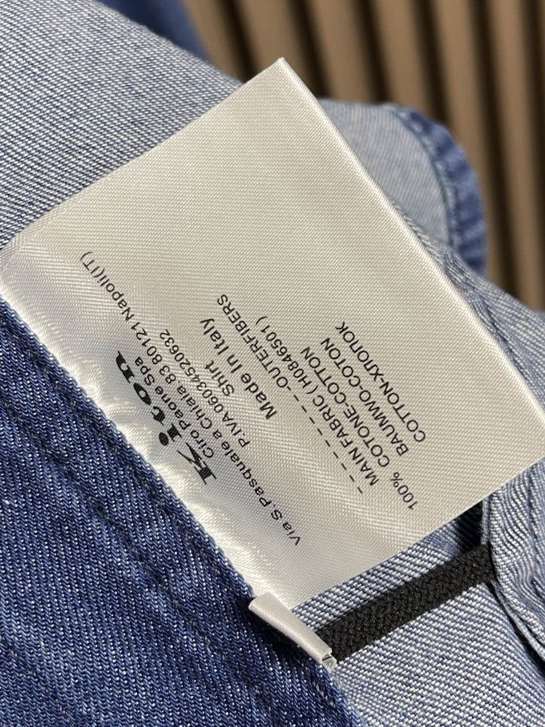 🛒🛒kiton 复古蓝休闲撞色纽扣连帽牛仔衬衣 一年四季可穿的百搭牛仔  合身略宽松版型 较为合体的穿着