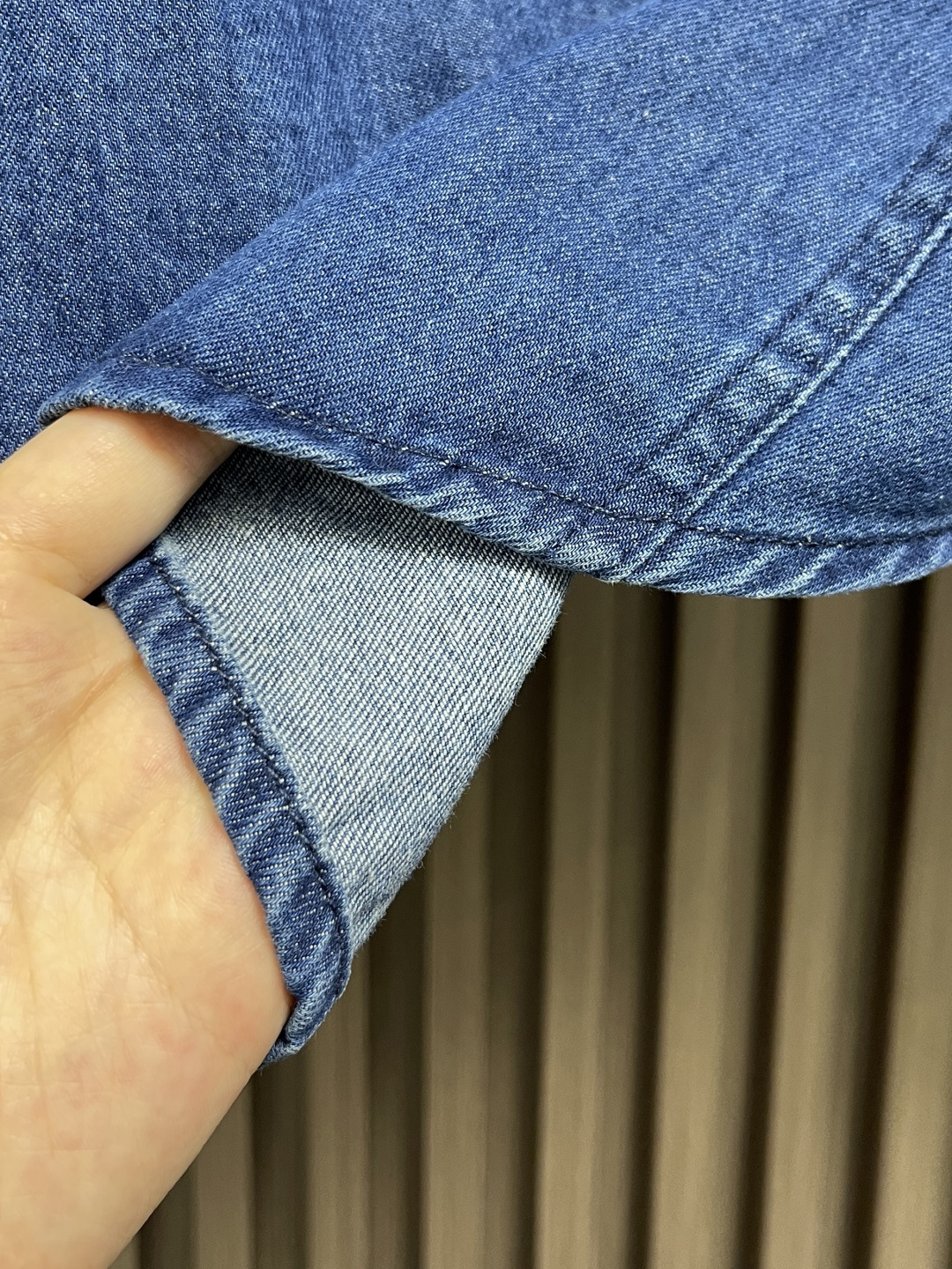 🛒🛒kiton 复古蓝休闲撞色纽扣连帽牛仔衬衣 一年四季可穿的百搭牛仔  合身略宽松版型 较为合体的穿着