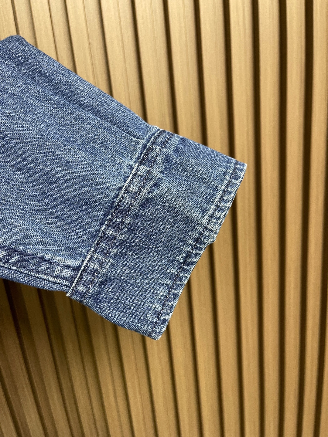 🛒🛒kiton 复古蓝休闲撞色纽扣连帽牛仔衬衣 一年四季可穿的百搭牛仔  合身略宽松版型 较为合体的穿着