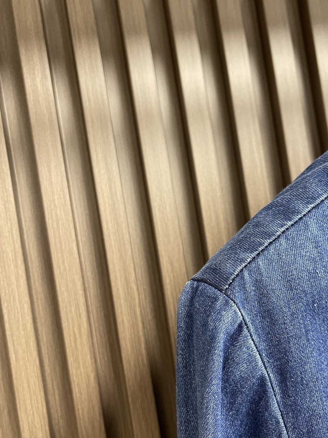 🛒🛒kiton 复古蓝休闲撞色纽扣连帽牛仔衬衣 一年四季可穿的百搭牛仔  合身略宽松版型 较为合体的穿着