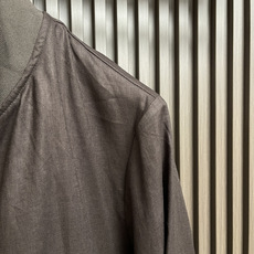 🛒🛒kiton 亚麻面料手感柔软绵密立领设计外套,以其精细特织的100%亚麻面料和独特的设计,确实展现了 🛒🛒kiton 亚麻面料手感柔软绵密立领设计外套,以其精细特织的100%亚麻面料和独特的设计,确实展现了