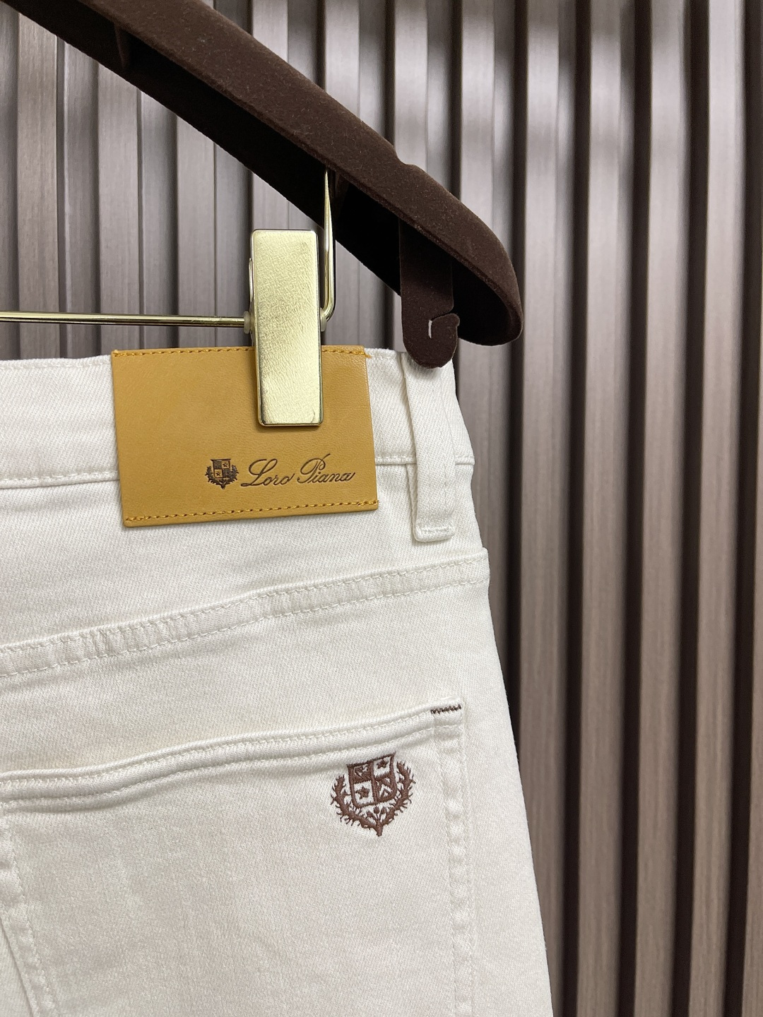 🛒🛒lP🆕 水洗直筒牛仔裤 肉眼可见的利落裁剪，直筒修身款裤型！100%定织定染牛仔丹宁布面，裤腰是经典