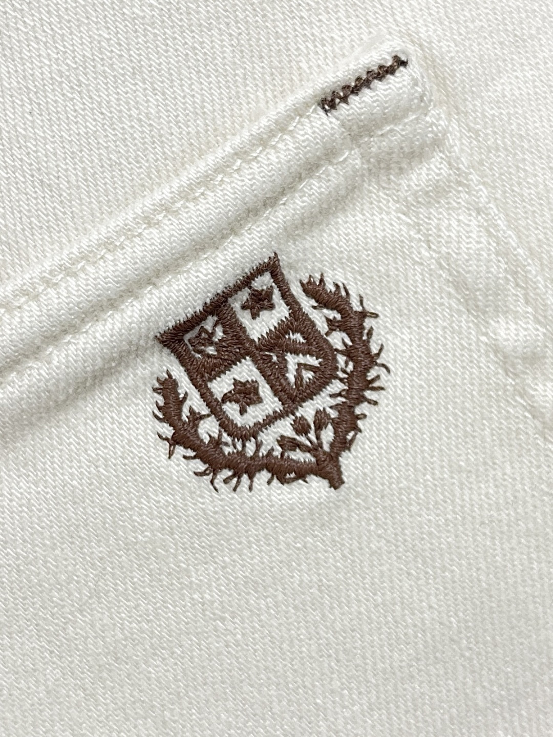 🛒🛒lP🆕 水洗直筒牛仔裤 肉眼可见的利落裁剪，直筒修身款裤型！100%定织定染牛仔丹宁布面，裤腰是经典