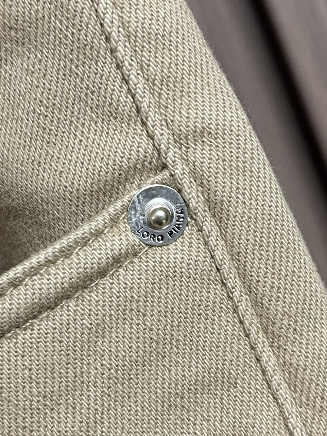 🛒🛒lP🆕 水洗直筒牛仔裤 肉眼可见的利落裁剪，直筒修身款裤型！100%定织定染牛仔丹宁布面，裤腰是经典