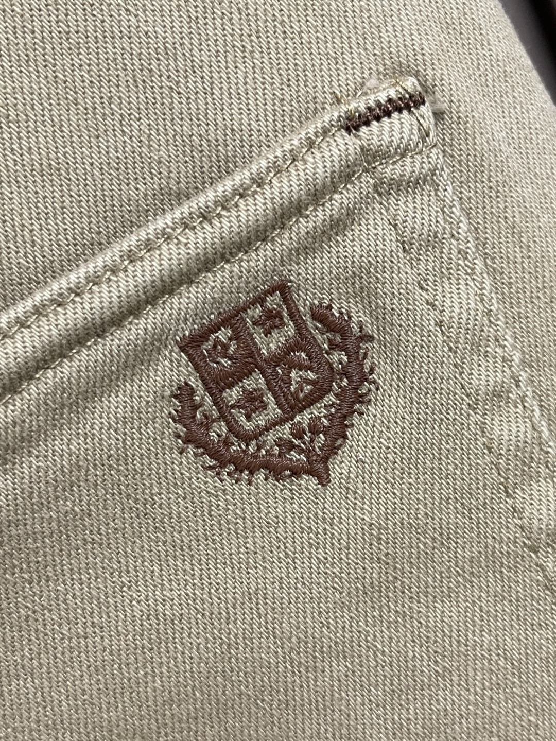 🛒🛒lP🆕 水洗直筒牛仔裤 肉眼可见的利落裁剪，直筒修身款裤型！100%定织定染牛仔丹宁布面，裤腰是经典