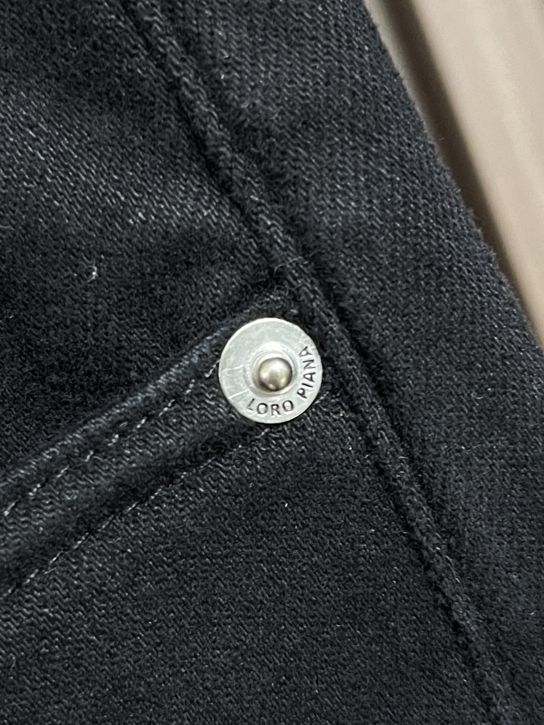 🛒🛒lP🆕 水洗直筒牛仔裤 肉眼可见的利落裁剪，直筒修身款裤型！100%定织定染牛仔丹宁布面，裤腰是经典