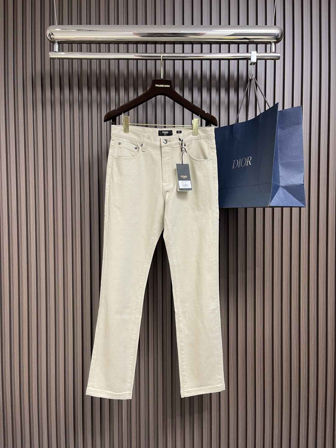 NO:516721,Fendi's new curly jeans, customized imported denim fabric, excellent texture. Classic five-bag design, back bag embroidery logo design, original consistent hardware and accessories, the details are ultimate, and the production is perfect. Size 30-38 No 35 37,,fendi,jeans,alexander wang19860909Fendi 新款卷边牛仔裤,订制进口丹宁布料,质感卓然.经典五袋设计,后袋刺绣 logo标识设计,原厂一致五金辅料,细节做到极致,出品堪称完美.尺码30-38 无35 37,,fendi,jeans,alexander wang,Men's clothing