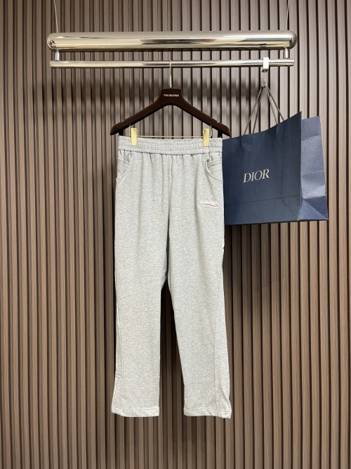 Balenciaga 2025SS Classic Straight-Leg Coca-Cola Logo Embroidered Sweatpants 1 Balenciaga 2025SS Classic Straight-Leg Coca-Cola Logo Embroidered Sweatpants