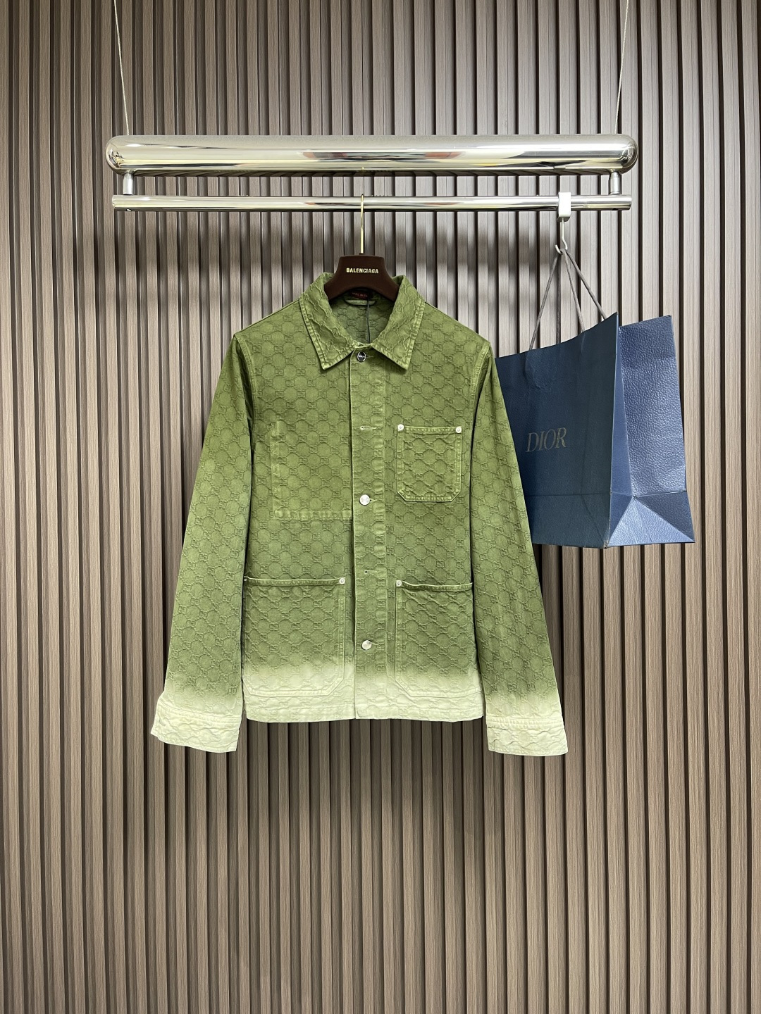 上衣🛒🛒 GUCCI 暗纹双G提花翻领牛仔外套长裤套装，进口提花牛仔材质，质感舒适，挺括有型 酵素水洗工