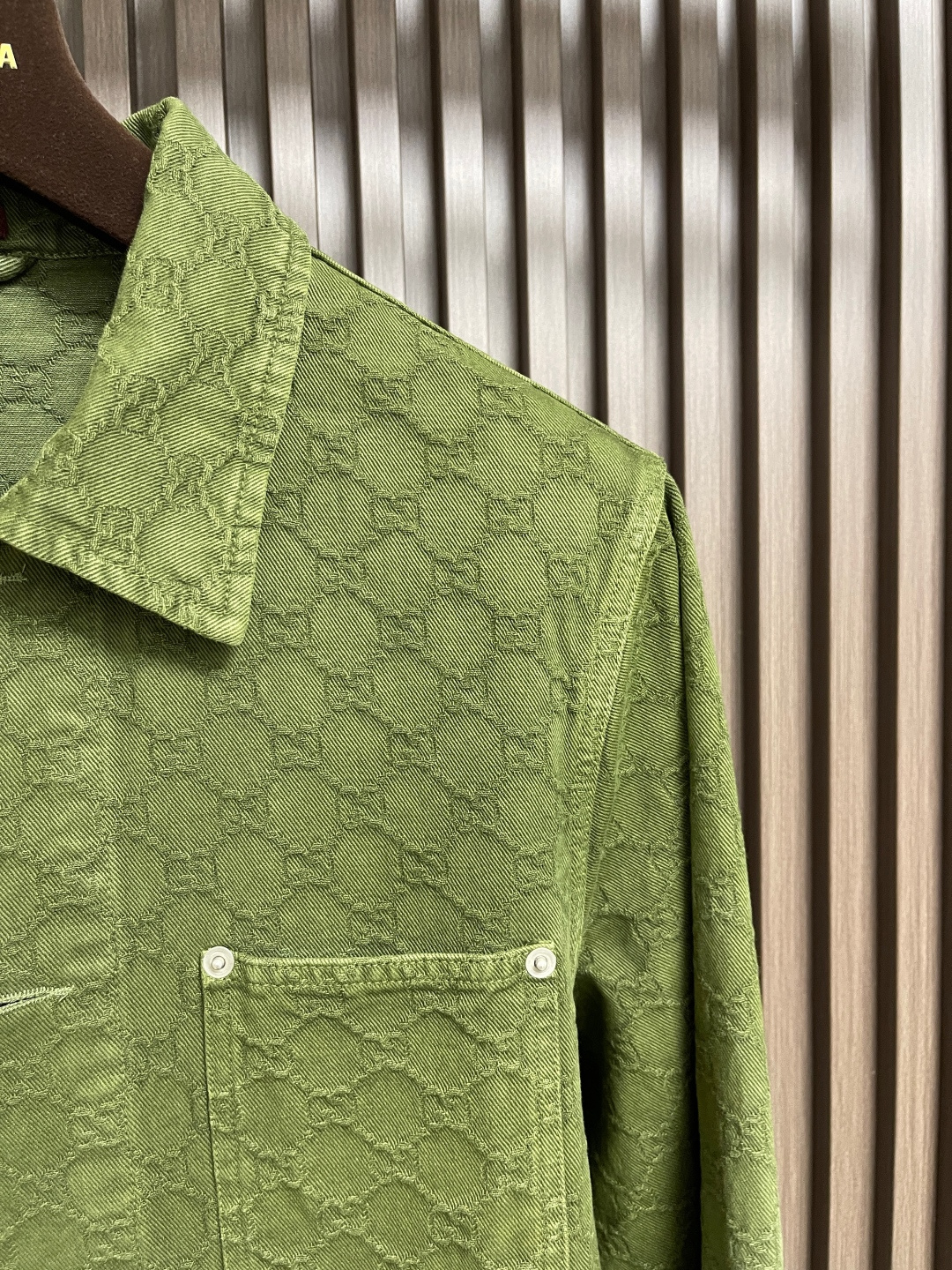 上衣🛒🛒 GUCCI 暗纹双G提花翻领牛仔外套长裤套装，进口提花牛仔材质，质感舒适，挺括有型 酵素水洗工