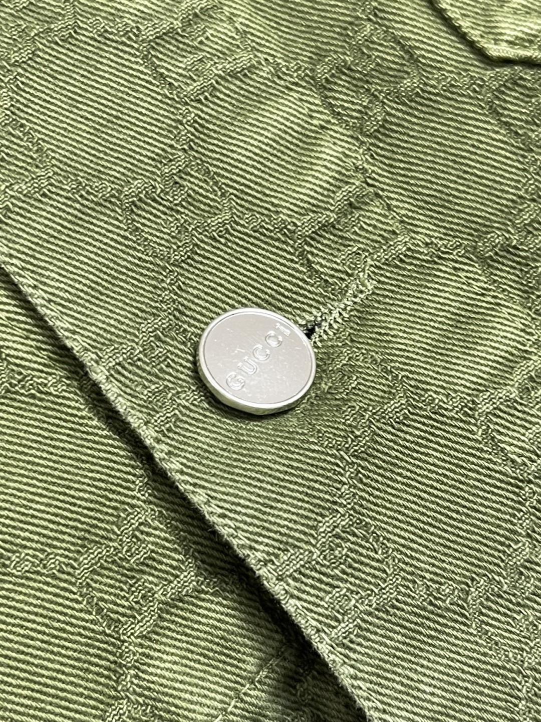 上衣🛒🛒 GUCCI 暗纹双G提花翻领牛仔外套长裤套装，进口提花牛仔材质，质感舒适，挺括有型 酵素水洗工