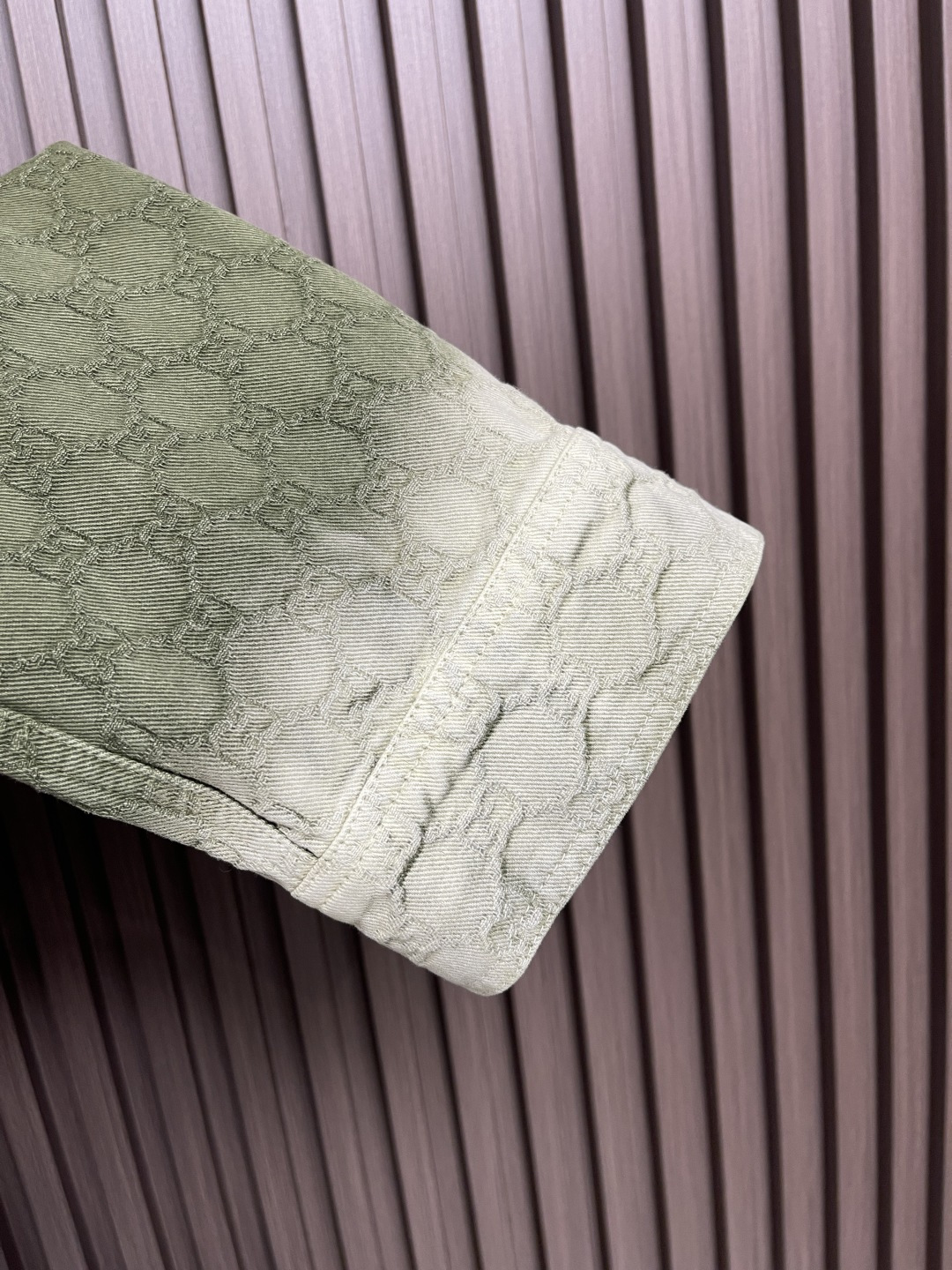 上衣🛒🛒 GUCCI 暗纹双G提花翻领牛仔外套长裤套装，进口提花牛仔材质，质感舒适，挺括有型 酵素水洗工