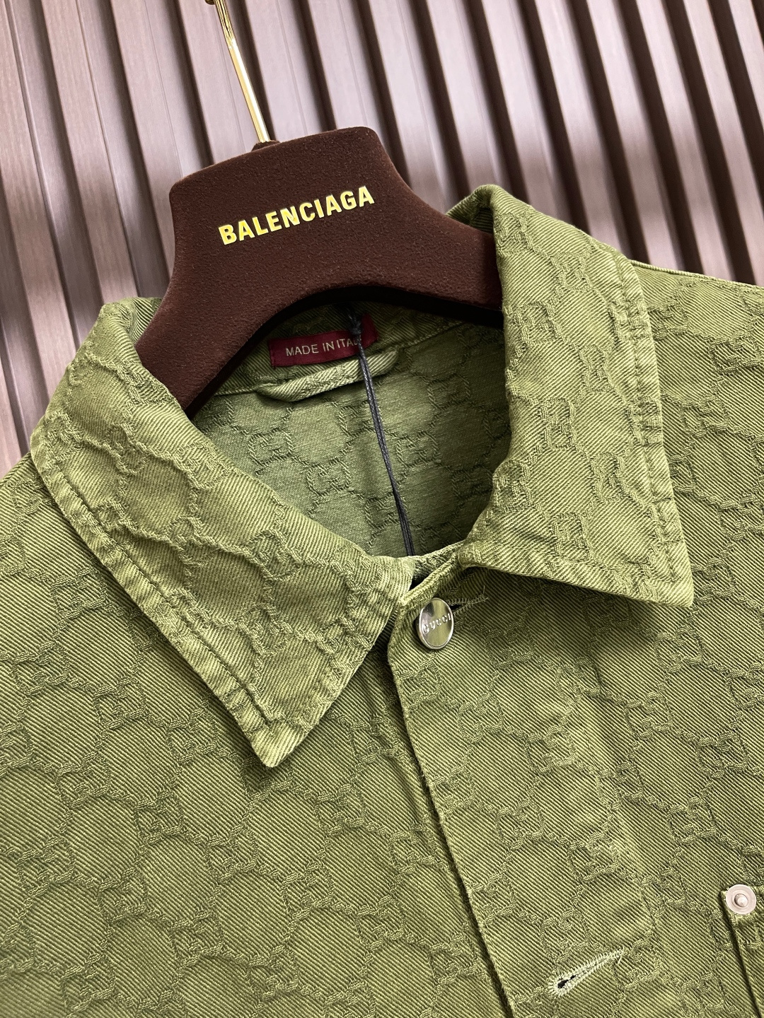 上衣🛒🛒 GUCCI 暗纹双G提花翻领牛仔外套长裤套装，进口提花牛仔材质，质感舒适，挺括有型 酵素水洗工