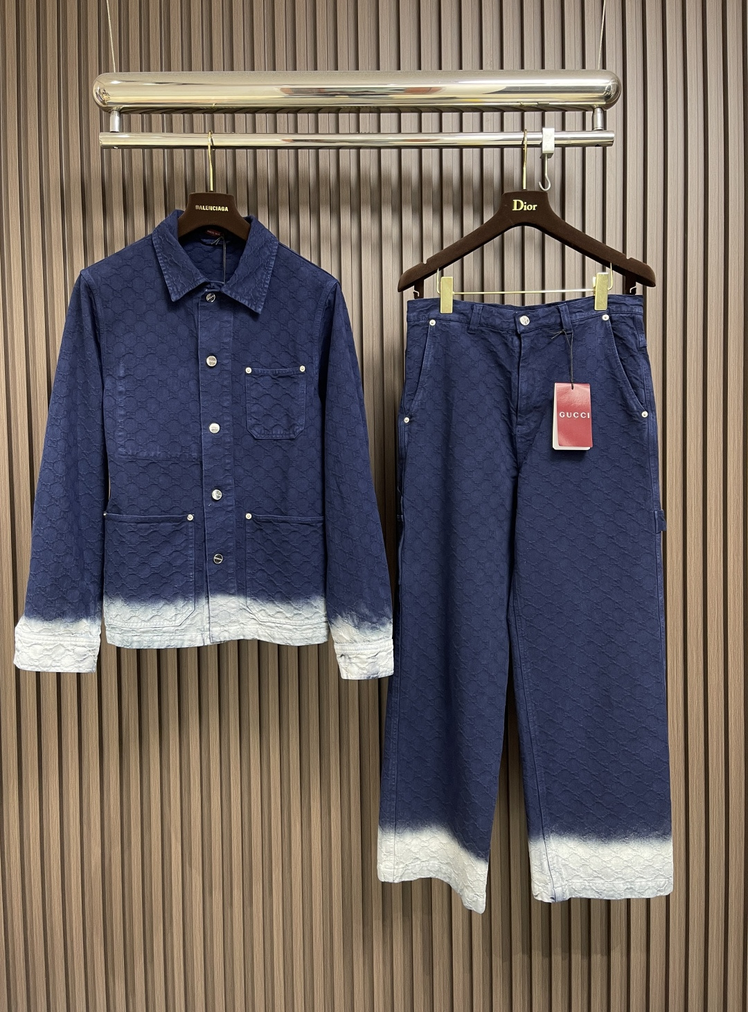 外套🛒🛒 GUCCI 暗纹双G提花翻领牛仔外套长裤套装，进口提花牛仔材质，质感舒适，挺括有型 酵素水洗工