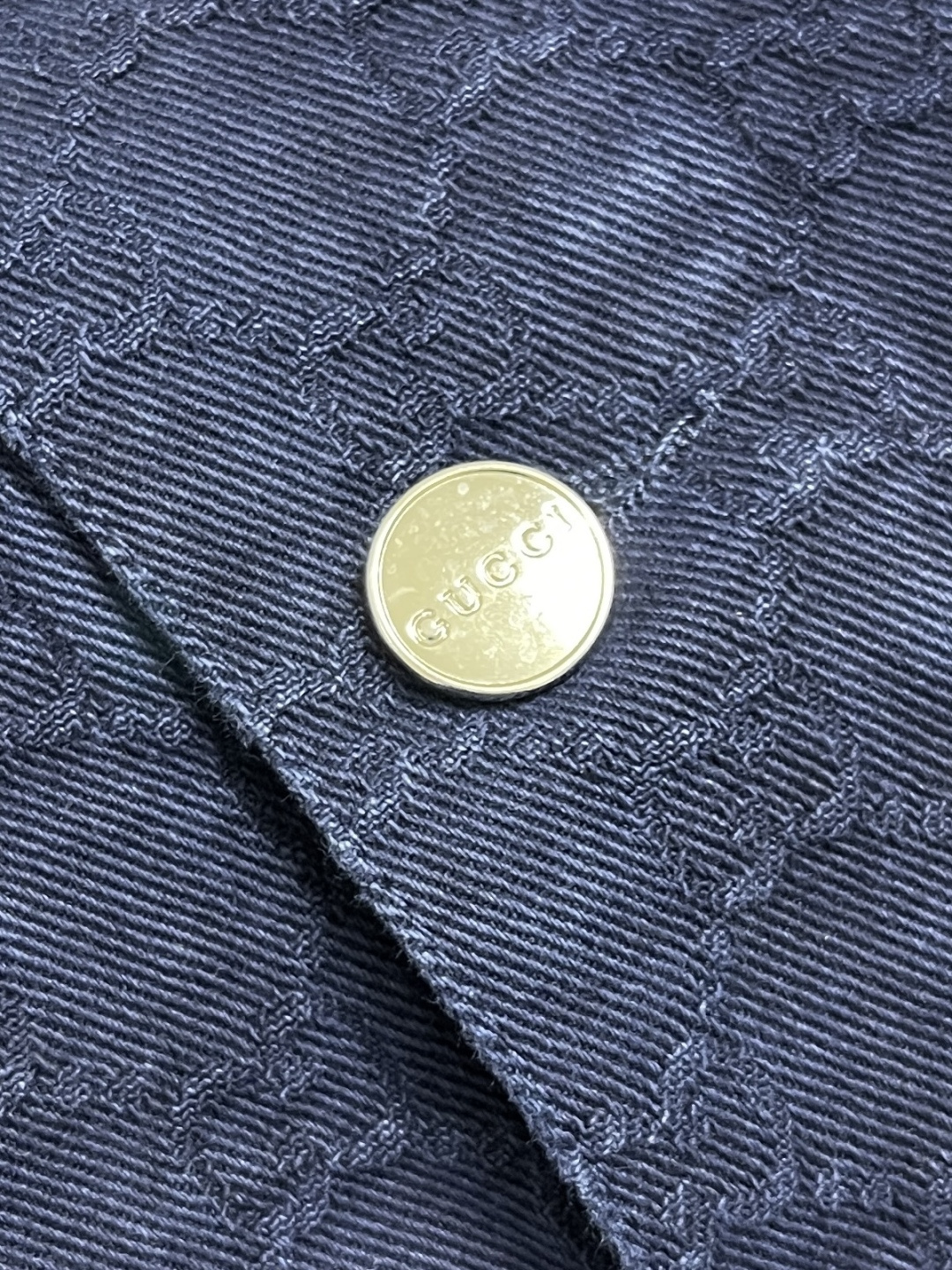 外套🛒🛒 GUCCI 暗纹双G提花翻领牛仔外套长裤套装，进口提花牛仔材质，质感舒适，挺括有型 酵素水洗工