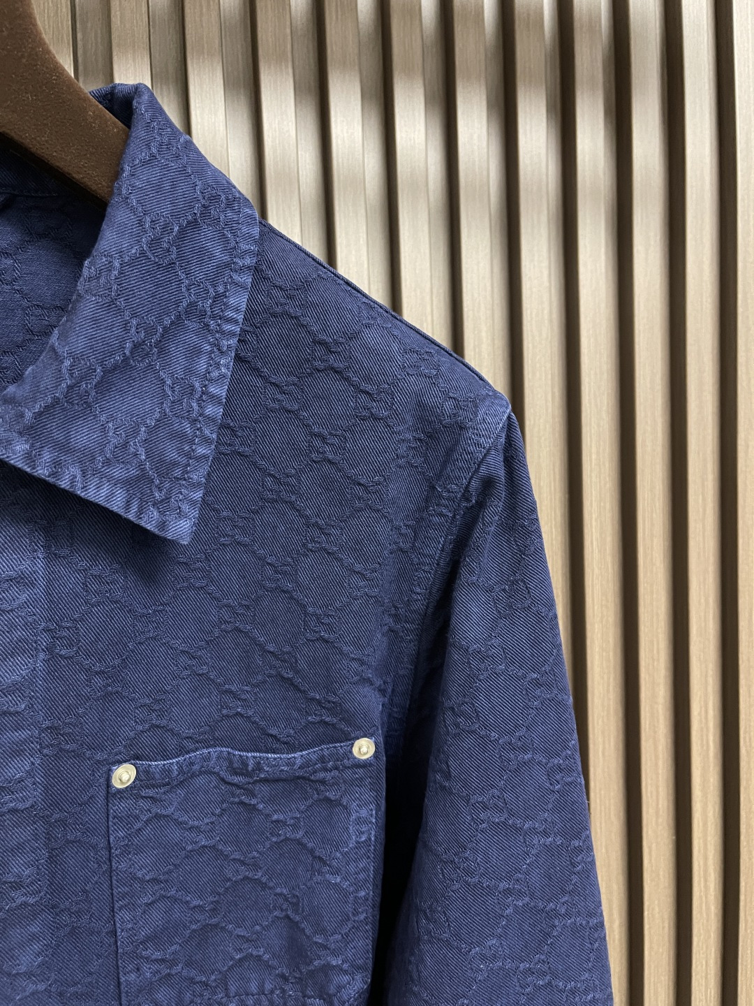 外套🛒🛒 GUCCI 暗纹双G提花翻领牛仔外套长裤套装，进口提花牛仔材质，质感舒适，挺括有型 酵素水洗工