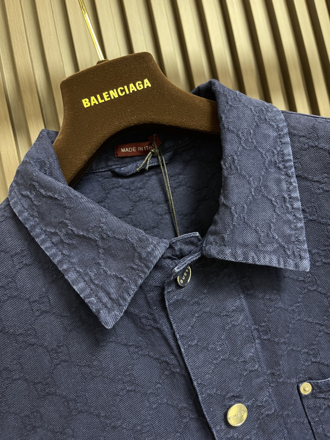 外套🛒🛒 GUCCI 暗纹双G提花翻领牛仔外套长裤套装，进口提花牛仔材质，质感舒适，挺括有型 酵素水洗工