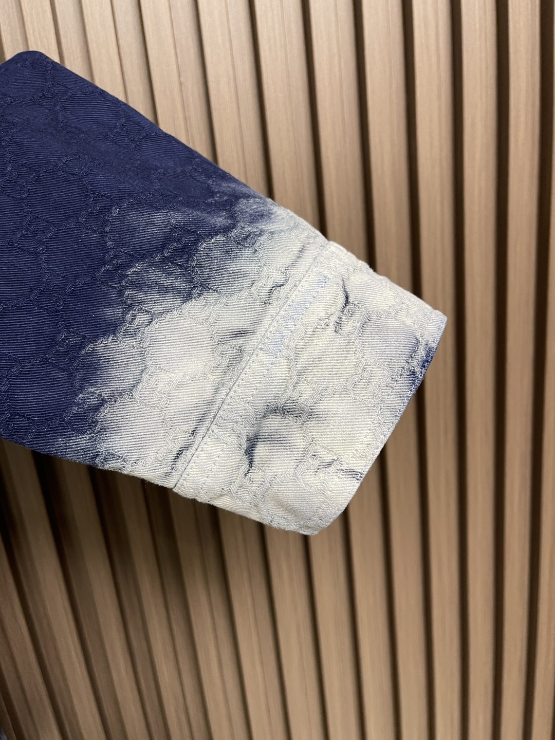 外套🛒🛒 GUCCI 暗纹双G提花翻领牛仔外套长裤套装，进口提花牛仔材质，质感舒适，挺括有型 酵素水洗工