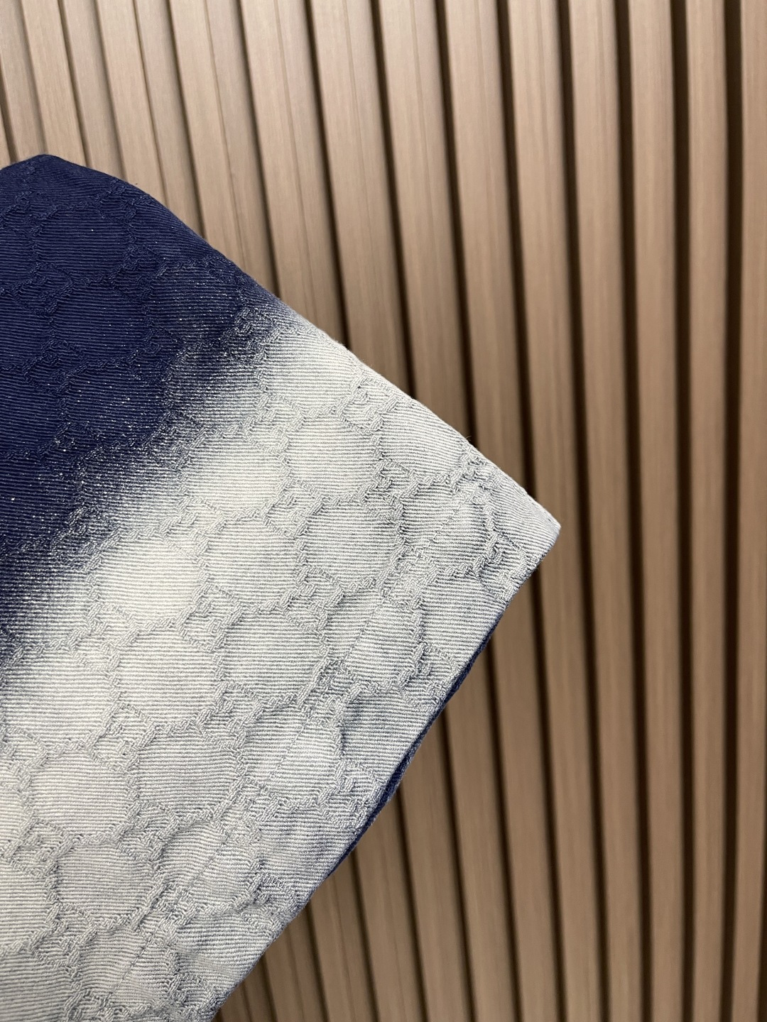 长裤🛒🛒GUCCI 暗纹双G提花翻领牛仔外套长裤套装，进口提花牛仔材质，质感舒适，挺括有型 酵素水洗工艺